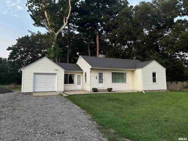 200 N MAPLE Street, Athens, IL 62613
