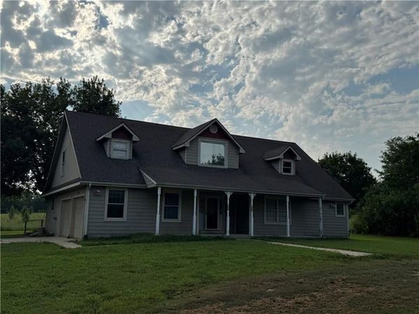 15833 206th Street, Tonganoxie, KS 66086
