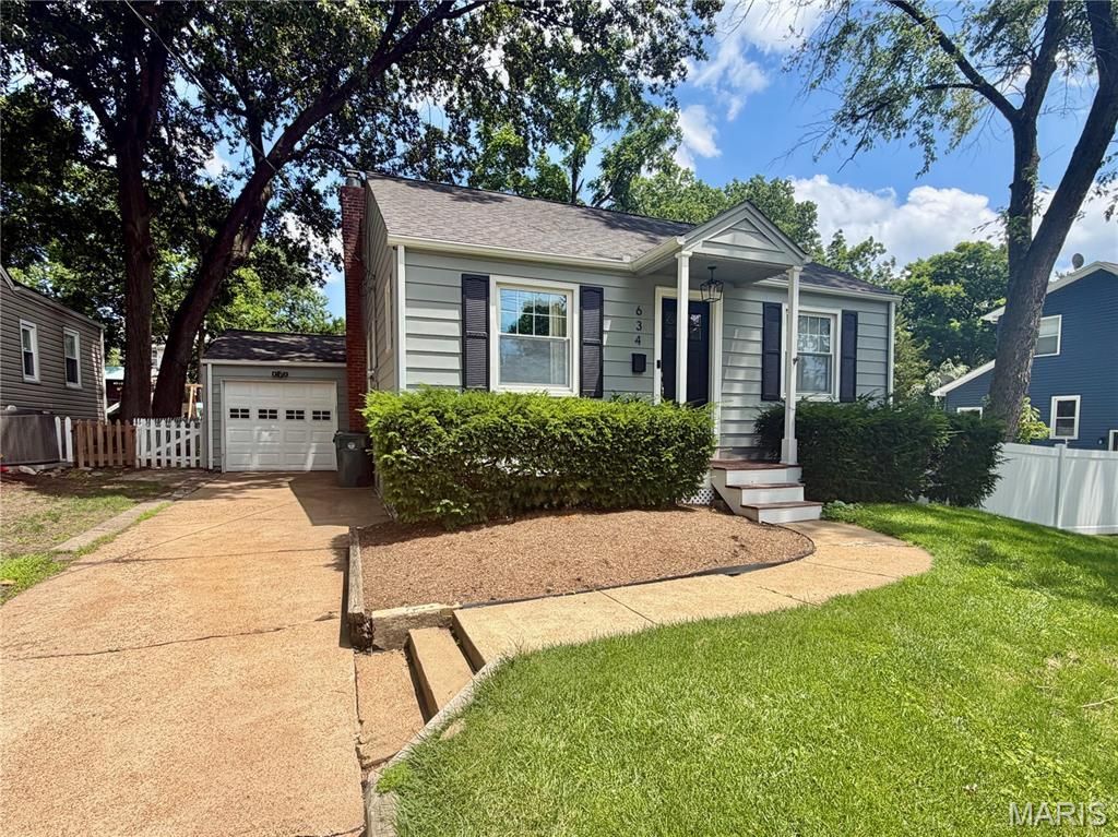 634 Simmons Avenue, Kirkwood, MO 63122 Main Photo