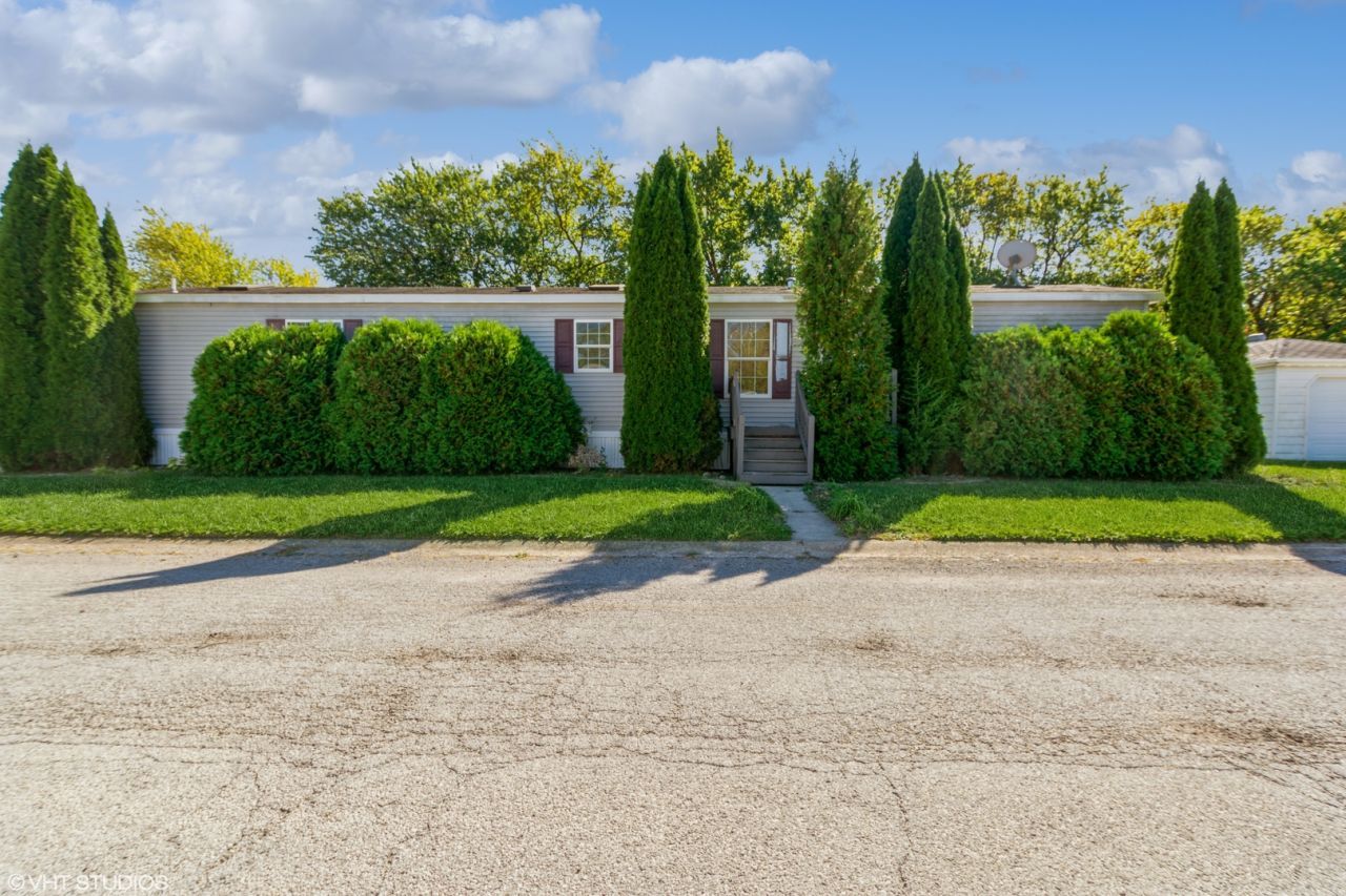 185 Whipporwill Drive , Beecher, IL 60401