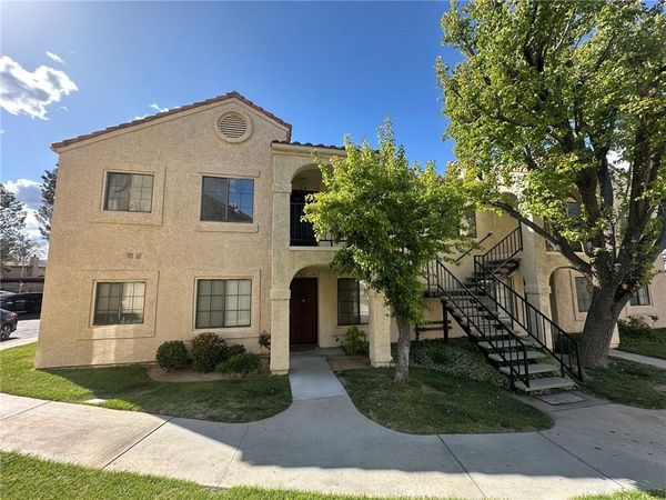2554 Olive Drive, Unit 34, Palmdale, CA 93550