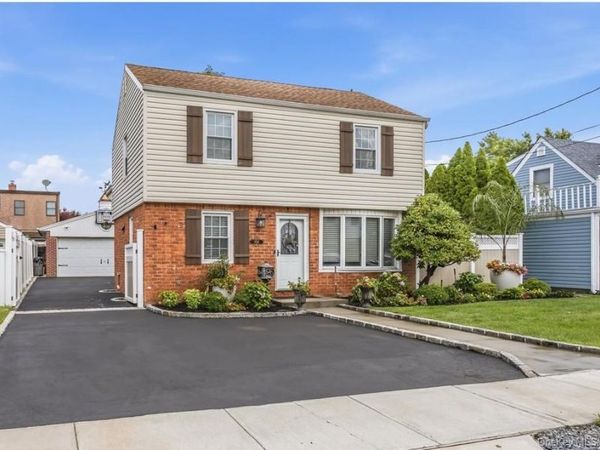 306 Latham Road , Mineola, NY 11501