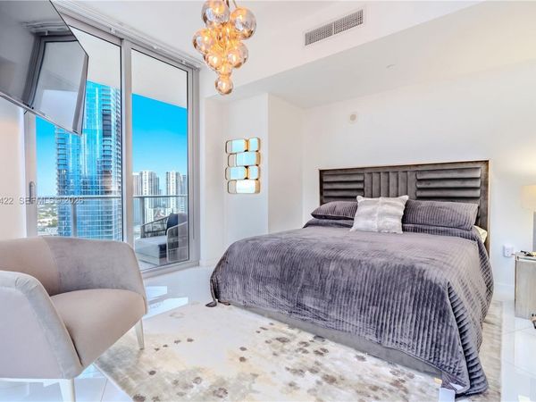 851 NE 1st Ave, Unit 1802, Miami, FL 33132