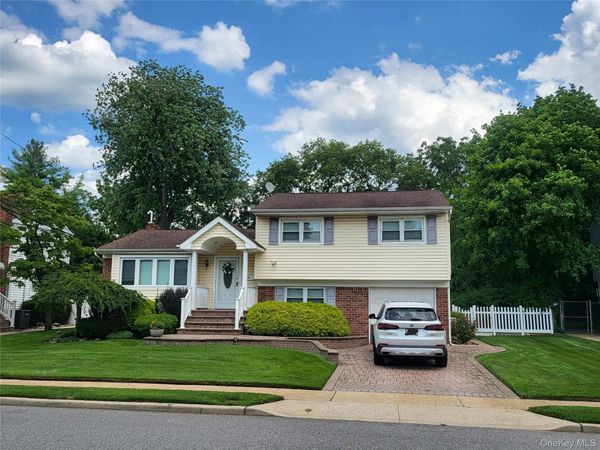 50 Sylvia Lane , Plainview, NY 11803