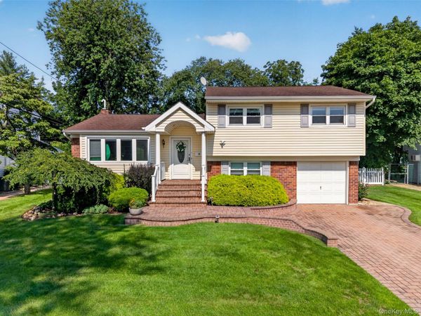 50 Sylvia Lane , Plainview, NY 11803