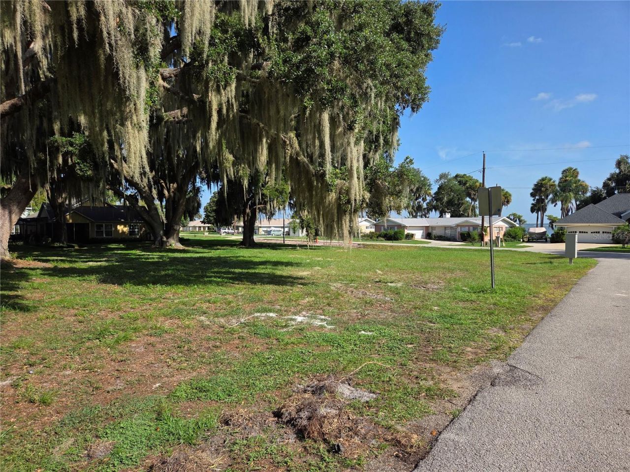Lakeside Drive , Yalaha, FL 34797 Photo