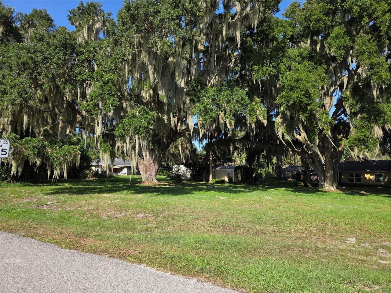 Lakeside Drive , Yalaha, FL 34797 Photo