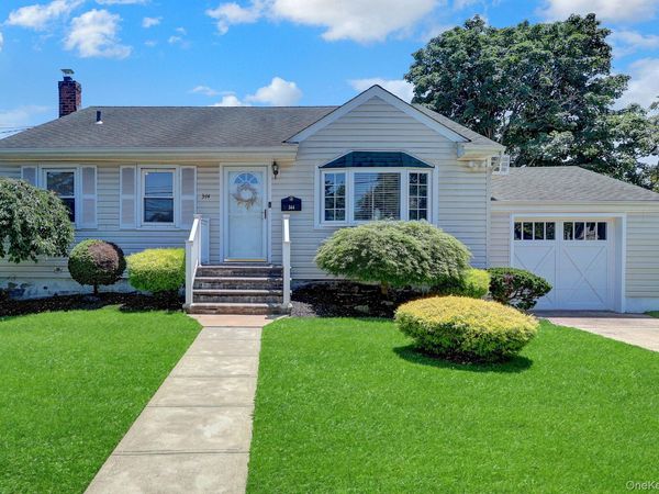 344 Tremont Road , Lindenhurst, NY 11757