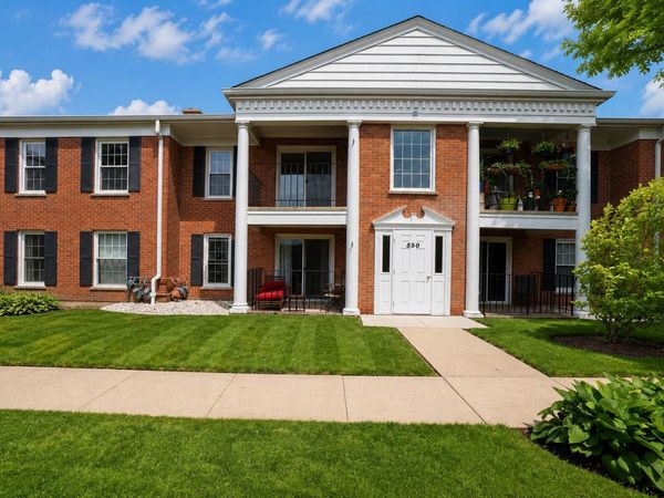 530 Shorely Drive , Unit 104, Barrington, IL 60010
