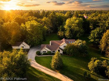 12273 Pinebrook Lane, Green Oak Township, Mi 48178