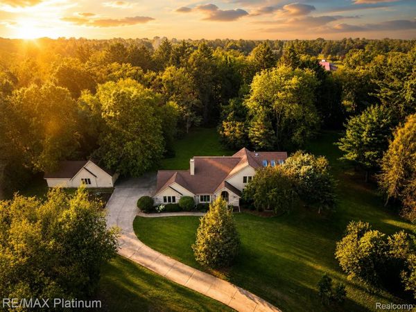 12273 Pinebrook Lane, Green Oak Township, Mi 48178