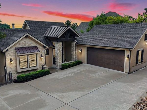 732 Grand Cove Drive , Sunrise Beach, MO 65079
