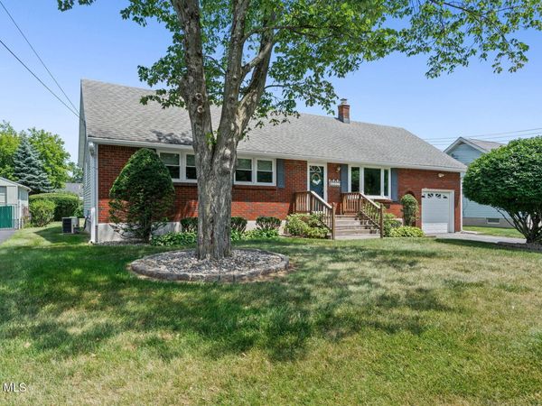 3317 Maryvale Drive, Schenectady, NY 12304
