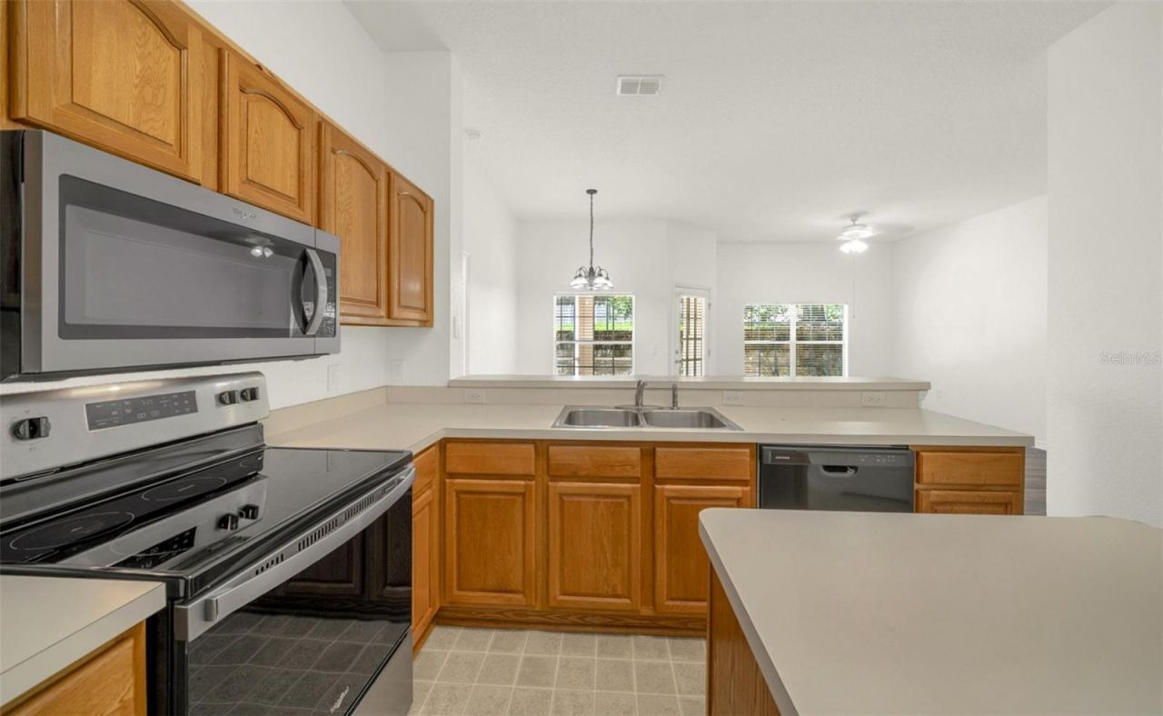 970 N Spring Garden Avenue, Unit 212, Deland, FL 32720 Photo