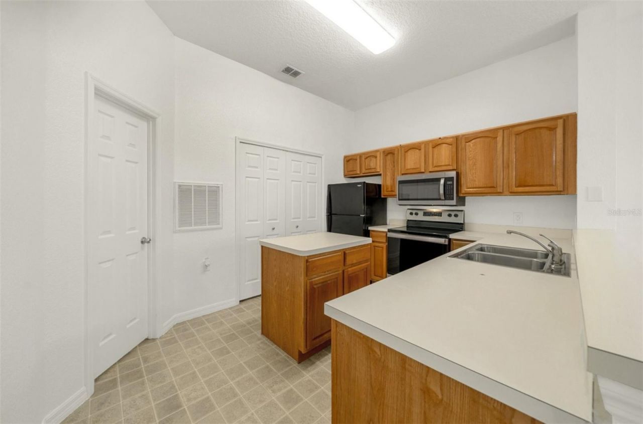 970 N Spring Garden Avenue, Unit 212, Deland, FL 32720 Photo