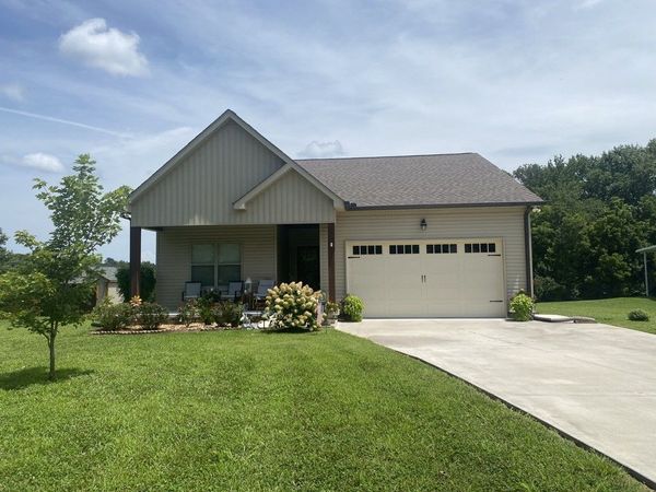 757 Dearman St , Smithville, TN 37166