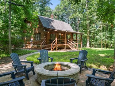5950 BURNETT LN, Advance Mills, VA 22968