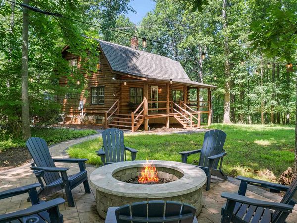 5950 BURNETT LN, Advance Mills, VA 22968