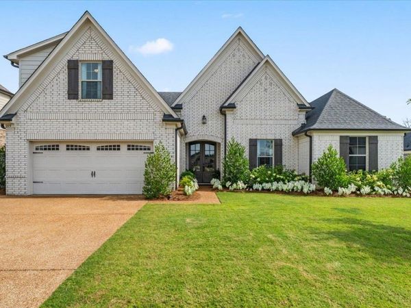 215 LAUREL WOOD LN, Oakland, TN 38060