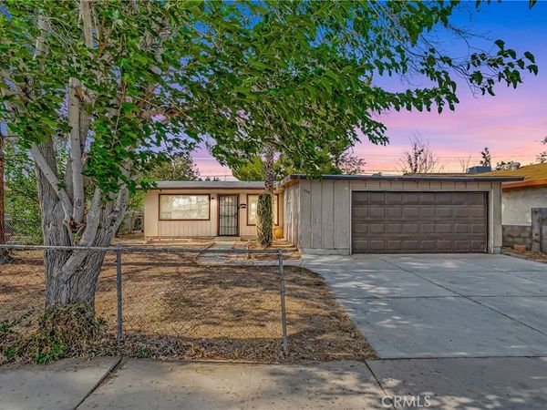 1033 W Holguin, Lancaster, CA 93534