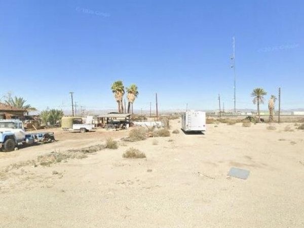 262 E 1st St, Niland, CA 92257