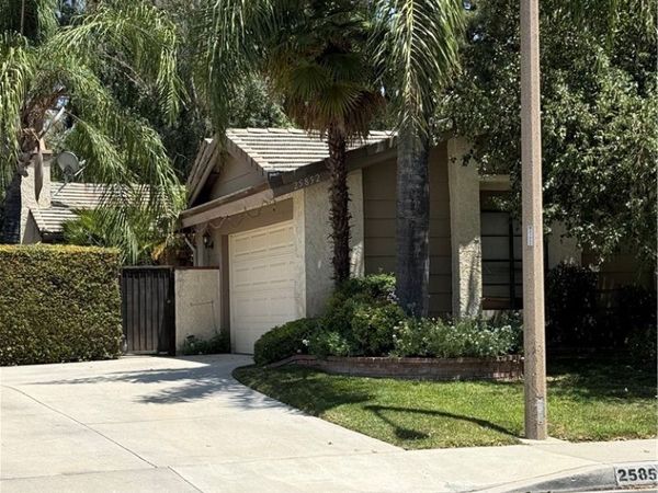 25852 Estaban, Valencia, CA 91355
