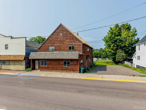 137 Lake Linden Avenue, Laurium, MI 49913