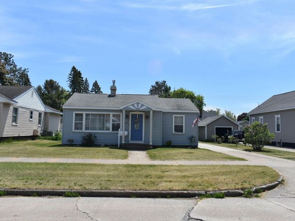 1417 MICHIGAN Avenue, Gladstone, MI 49837