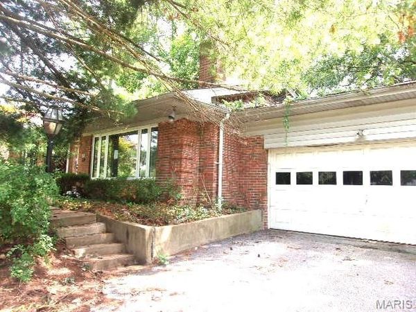 8 Price Meadows Drive , St Louis, MO 63132