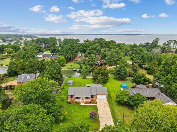 6 Twin Creek Road , Poquoson, VA 23662
