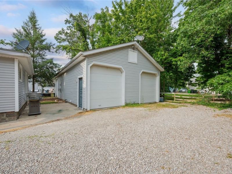 115 Avon Point Avenue, Avon Lake, OH 44012 Photo 4