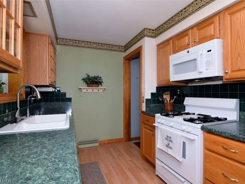 594 Terra Lane, Amherst, OH 44001 Photo 15
