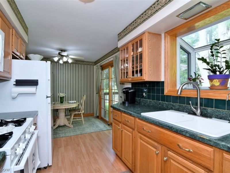 594 Terra Lane, Amherst, OH 44001 Photo 16