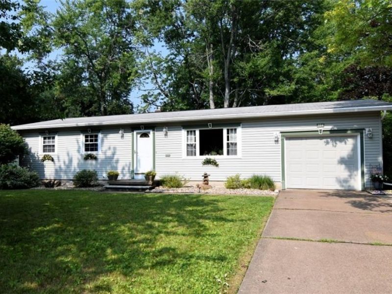 594 Terra Lane, Amherst, OH 44001 Photo 3