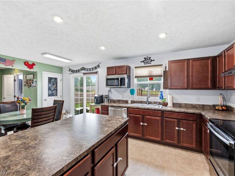 147 Springvale Drive , Amherst, OH 44001 Photo 11
