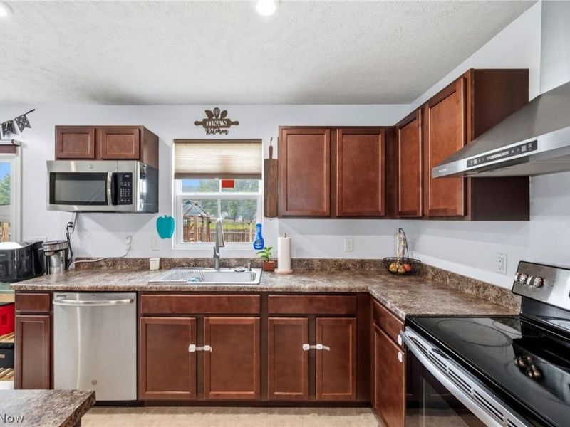 147 Springvale Drive , Amherst, OH 44001 Photo 12