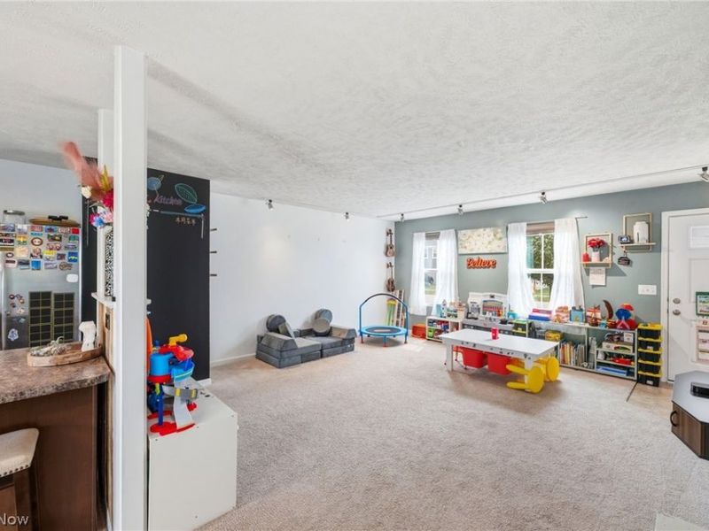 147 Springvale Drive , Amherst, OH 44001 Photo 9