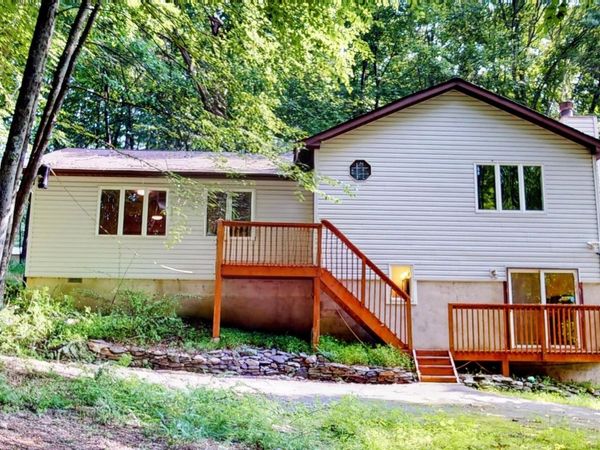 303 Otter Court , Bushkill, PA 18324