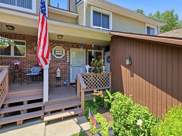 204 Brookfield Ln, Unit 204, Agawam, MA 01001