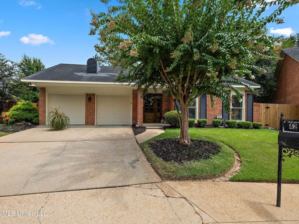 42 Robinwood Place, Jackson, MS 39211