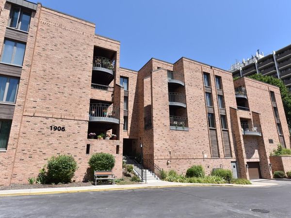 1906 E Shorewood BOULEVARD, Unit 265, Shorewood, WI 53211