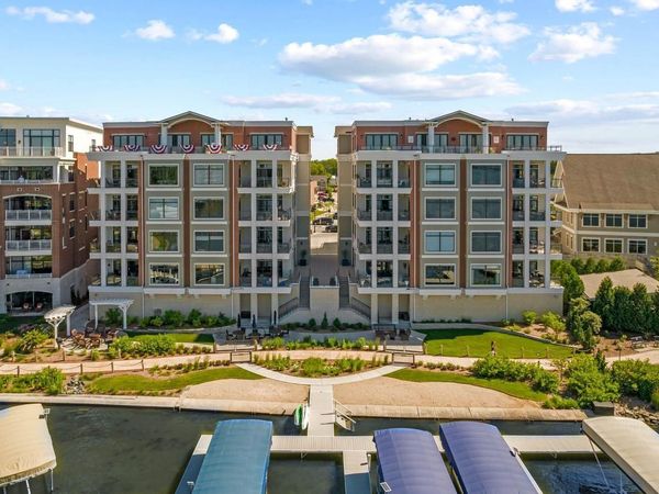 200 W Wisconsin AVENUE, Unit 202, Oconomowoc, WI 53066