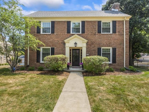 4400 N Wildwood AVENUE, Shorewood, WI 53211