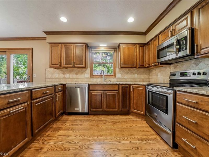 6993 Deer Path, Olmsted Township, OH 44138 Photo 11