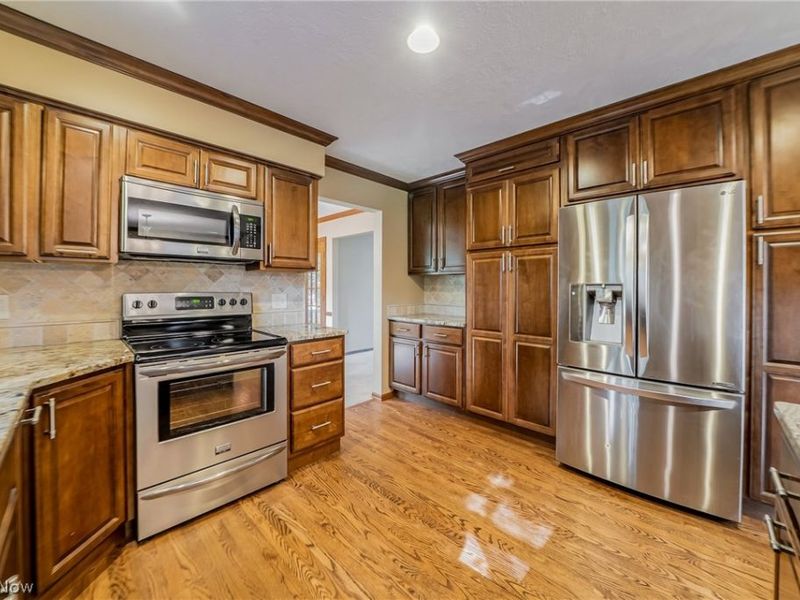 6993 Deer Path, Olmsted Township, OH 44138 Photo 12