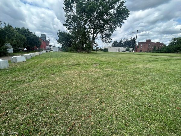 Wells Avenue SW, Canton, OH 44707