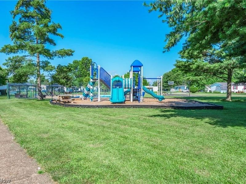 230 Edgecliff Circle W, Unit 47, Elyria, OH 44035 Photo 16