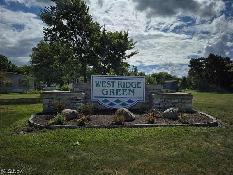 230 Edgecliff Circle W, Unit 47, Elyria, OH 44035 Photo 2