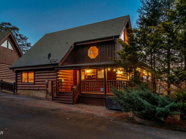 1316 Timberwolf Way, Sevierville, TN 37876