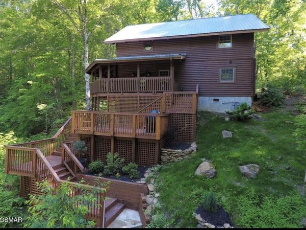 210 S Smoky Mountain Way , Sevierville, TN 37876